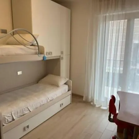 Tirana Apartment, A 50 Passi Dal Mare Rifa768